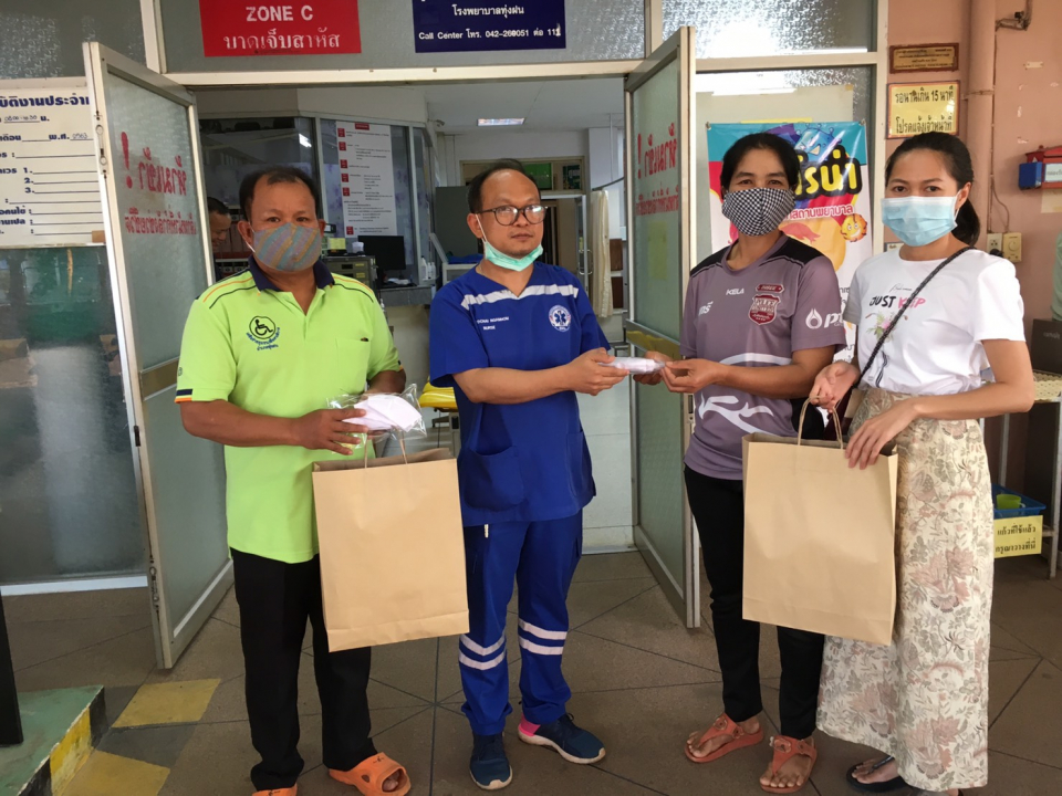 รับมอบบริจาคหน้ากากอนามัยจากกลุ่มจักรสาน บ้านโนนสะอาด อ.ทุ่งฝน