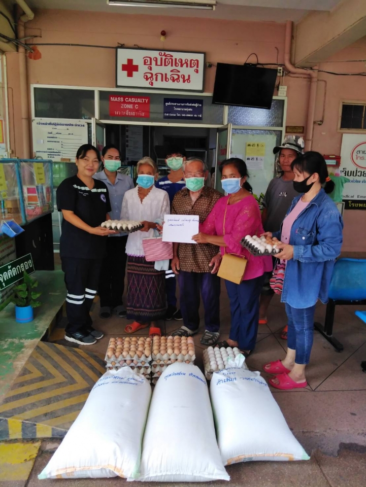 รับบริจาคไข่และข้าวสาร จากครอบครัวของคุณพ่อนงค์ คุณแม่ทองสุข เต็มตาวงษ์