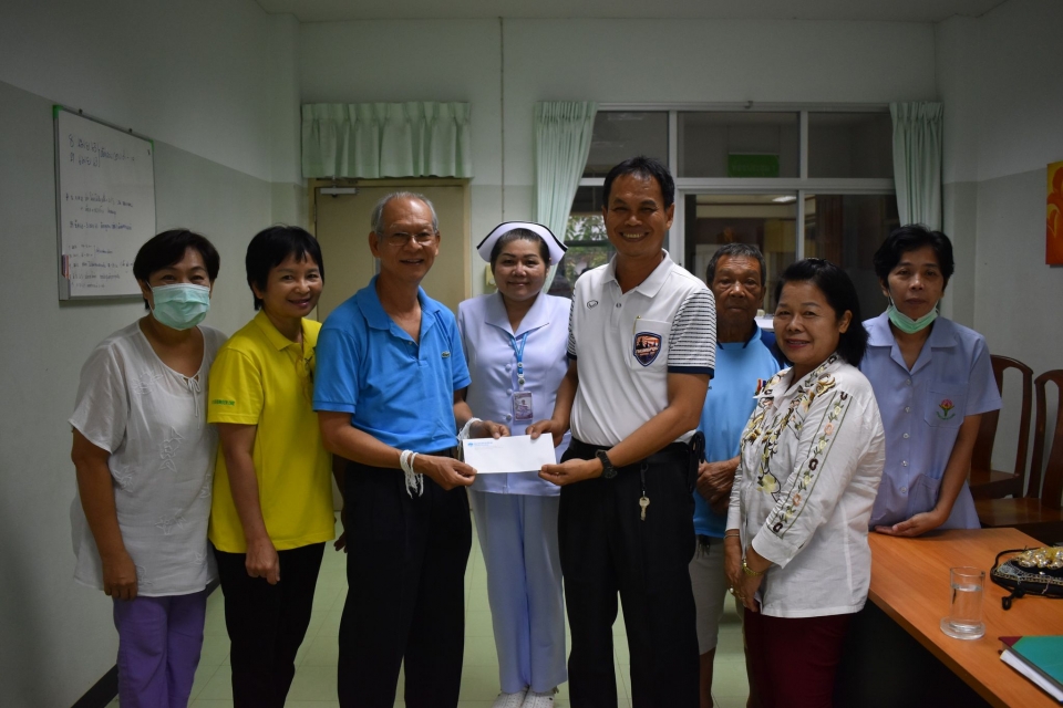 รับบริจากเงินจาก นพ.วันชัย ศักดิ์อิสระพงศ์ (ผู้อำนวยการคนแรกของโรงพยาบาลทุ่งฝน)