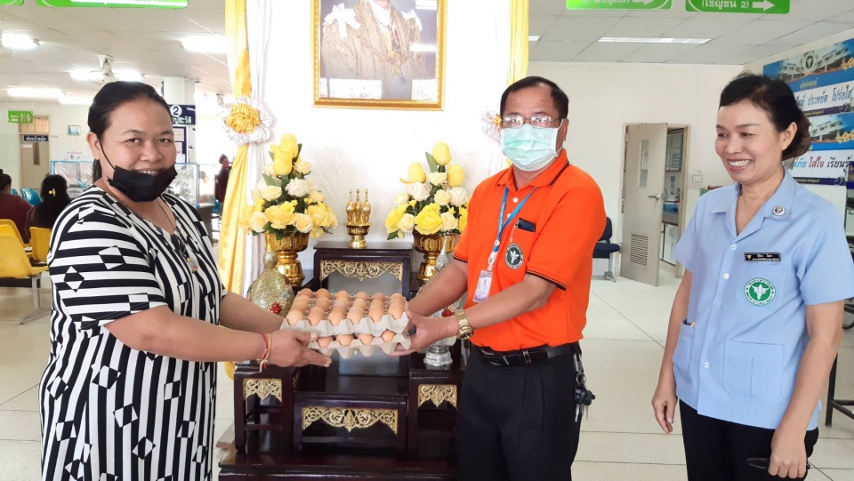 รับมอบบริจาคไข่ไก่จาก คุณดวงบ้านทุ่งใหญ่เพื่อสมทบอาหารผู้ป่วยใน