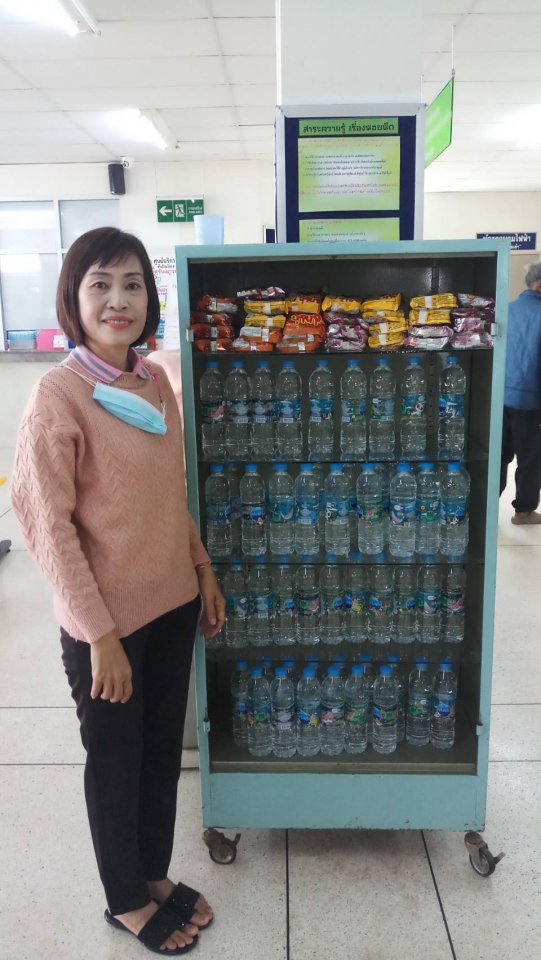 รับมอบบริจาคน้ำและขนม ที่ตู้ปันสุขโรงพยาบาลทุ่งฝน