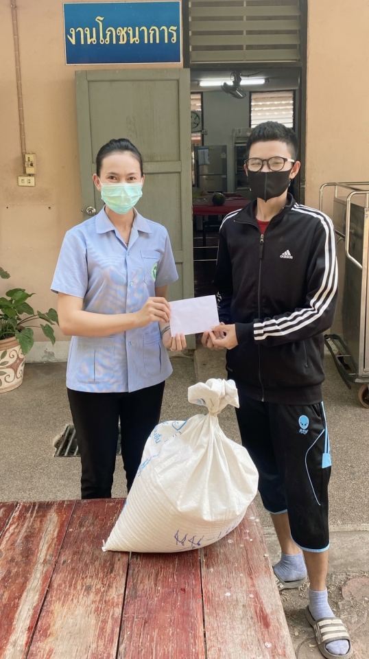 รับมอบบริจาค ข้าวสาร และเงิน 300 บาท