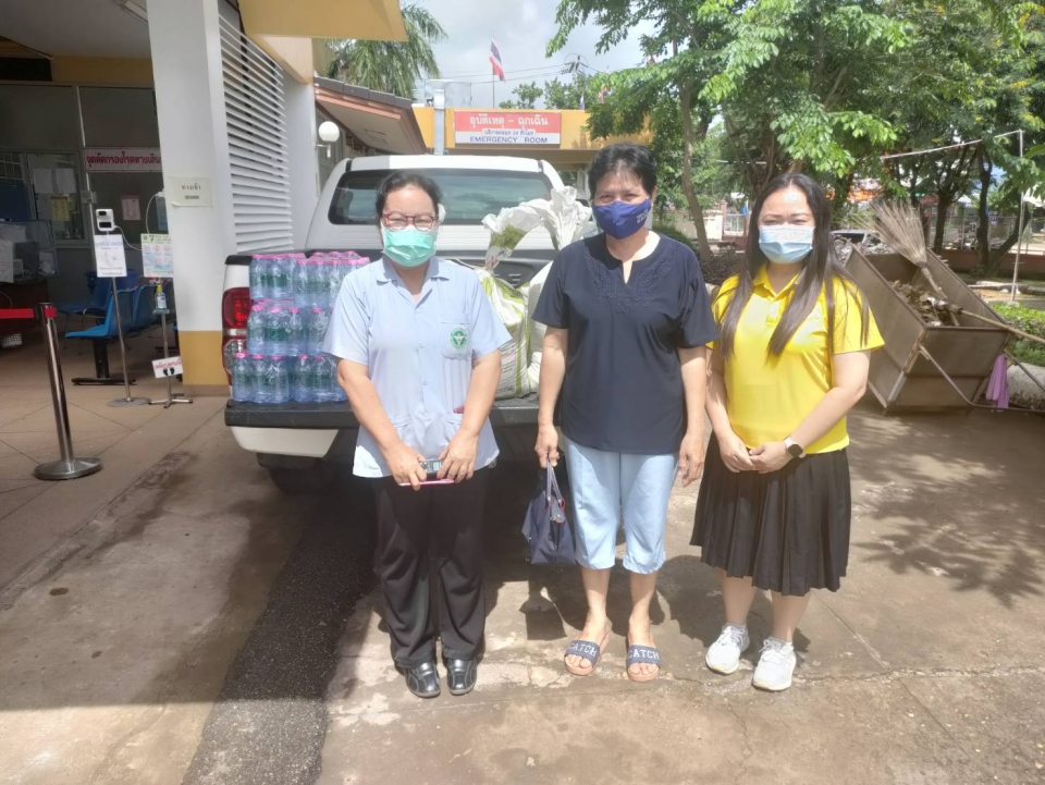 รับมอบน้ำดื่ม จากคณะคุณแม่วรรณี สมสนุก  คุณอัมรัตนื เฮเลน  คุณนริศรา สุรัสวดี คุณอร่าม นามโส  คุณโชคดี จันทะแสน