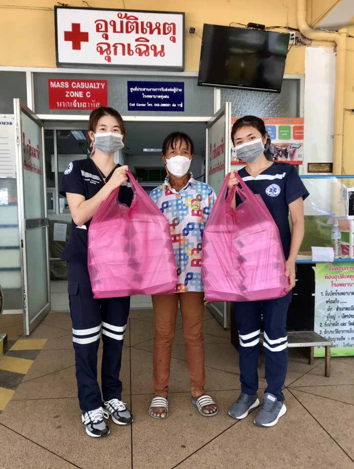 รับมอบของบริจาค ข้าวกล่อง