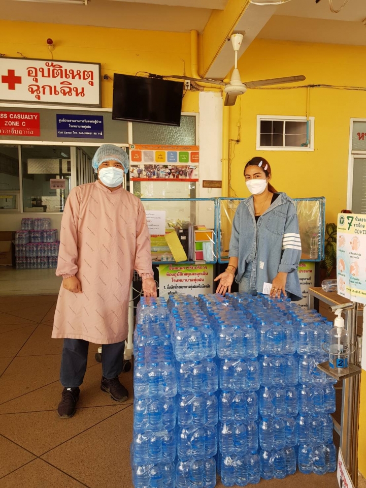 รับบริจาคน้ำดื่ม จากน้ำดื่มตราน้ำผึ้ง พร้อมครอบครัว