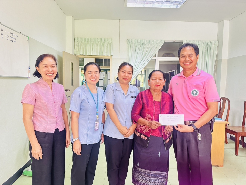 รับมอบบริจาคเงินจากครอบครับคุณอรอนงค์ กุหลาบเพชร เพื่อทำอาหารให้กับผู้ป่วย 