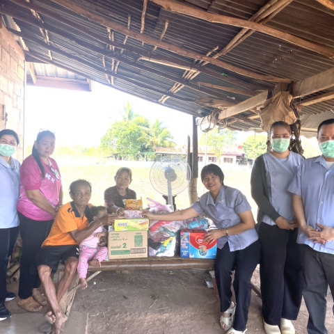 มอบของบริจาคช่วยเหลือครอบครัวน...